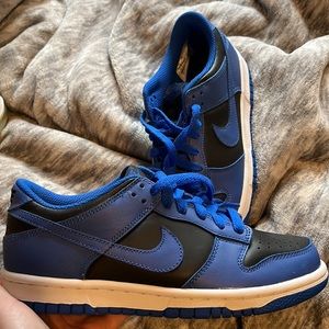 Kids 4.5/women’s 6 Nike Dunk
